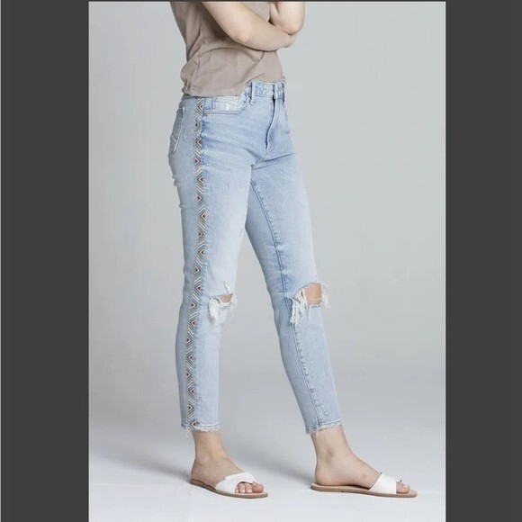 Driftwood Gizelle Girlfriend Skinny Embroidered distressed jeans - Picture 2 of 15